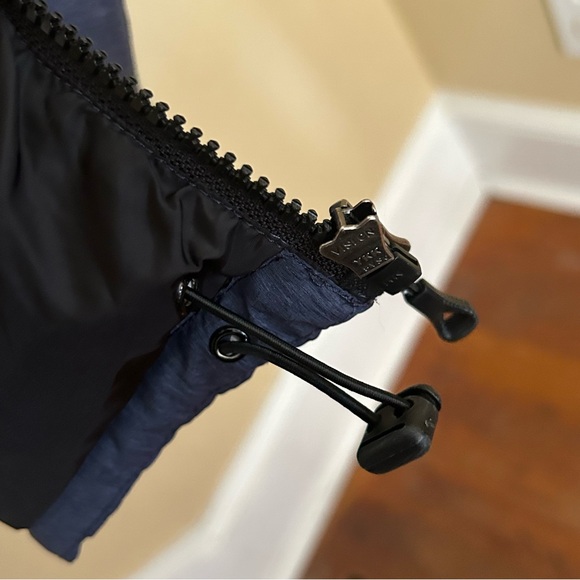 The North Face Women’s Blue and Gray Puffer Vest - Picture 5 of 9